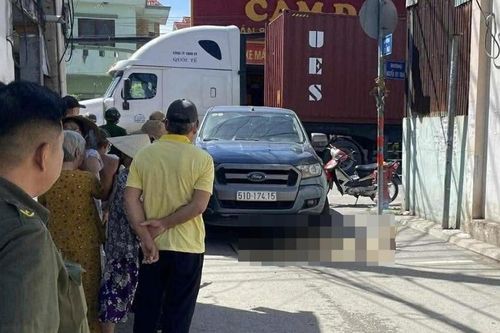 Va chạm với xe bán tải, cụ bà khuyết tật 79 tuổi tử vong thương tâm