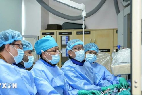 Thay van động mạch chủ qua ống thông - bước tiến trong điều trị bệnh lý van tim