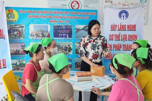 Tôn vinh cán bộ, tuyên truyền viên dân số giỏi