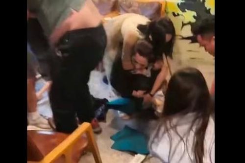 Xác minh vụ nhóm người giành nhau túi tiền giữa khu đô thị cao cấp ở Hà Nội