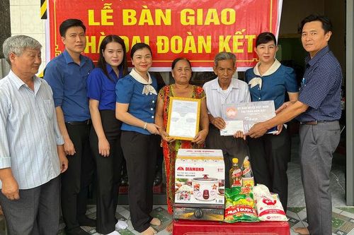 Những ấp không còn hộ nghèo