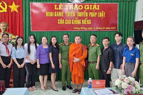 Trao giải Cuộc thi Tìm hiểu pháp trực tuyến trên nền tảng xã hội