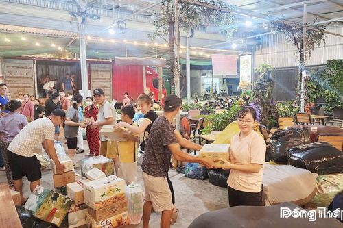 Người dân Đồng Tháp hướng về đồng bào vùng lũ