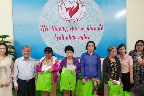 Gia Lai: Tặng quà cho 30 phụ nữ mù có hoàn cảnh đặc biệt khó khăn
