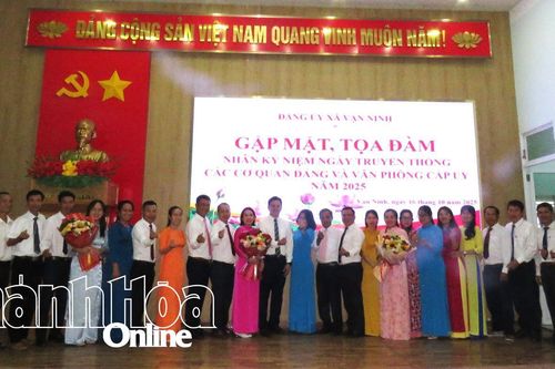 Xã Vạn Ninh: Tọa đàm kỷ niệm Ngày truyền thống các cơ quan Đảng