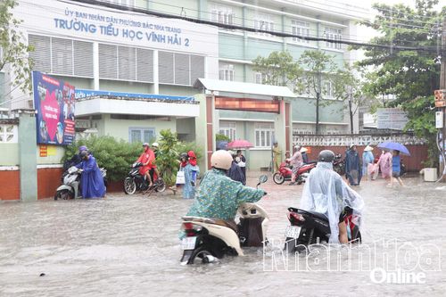 Ứng phó kịp thời mưa lớn gây ngập cục bộ