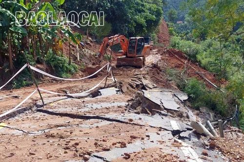 Lào Cai: Phân luồng, tổ chức giao thông tạm thời tại Km3+00/QL.4E, thuộc địa phận xã Lùng Phình
