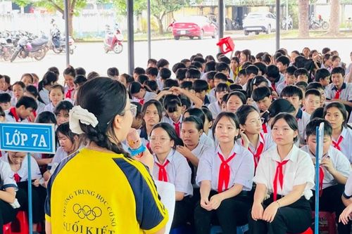 Khi học sinh vùng cao trở thành tuyên truyền viên