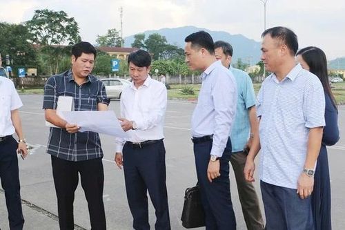 Phó Chủ tịch UBND tỉnh Nguyễn Khắc Hiếu thăm, làm việc với các trường Cao đẳng tại khu vực Hòa Bình cũ