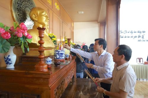 Đoàn công tác các địa phương khảo sát, làm việc tại đặc khu Cồn Cỏ