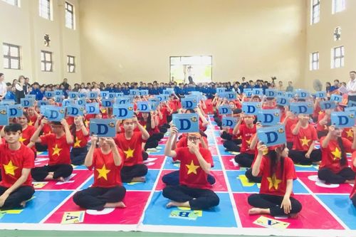 Rung chuông vàng 'Tìm hiểu kiến thức về dân số, sức khỏe sinh sản vị thành niên và thanh niên'