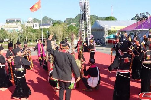 Bảo tồn, phát huy giá trị văn hóa truyền thống các dân tộc thiểu số