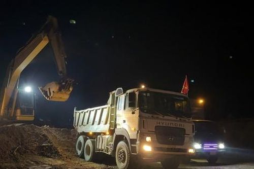 Rộn ràng tiếng máy giữa đại ngàn Tây Bắc