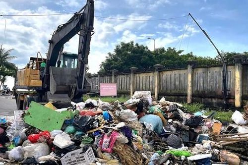 Đà Nẵng: Xử lý hàng chục trường hợp vi phạm, thu dọn 97 tấn rác thải đổ trộm ở một phường