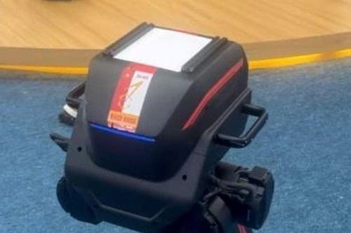 Vụ Đại học Bách khoa Hà Nội dán logo chồng lên robot nhà sản xuất nước ngoài: Sơ suất 'khó chấp nhận'