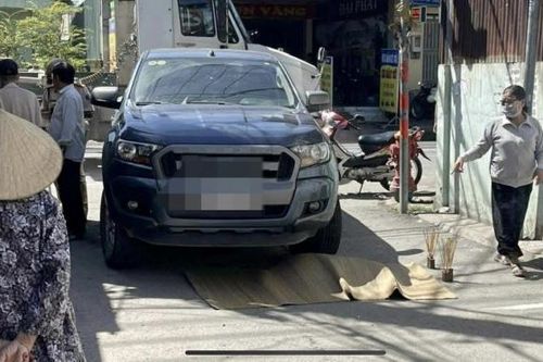 Cụ bà 79 tuổi tàn tật bị xe bán tải tông tử vong