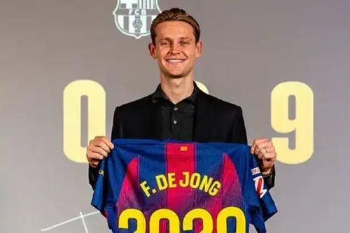 Frenkie de Jong gia hạn hợp đồng với Barcelona