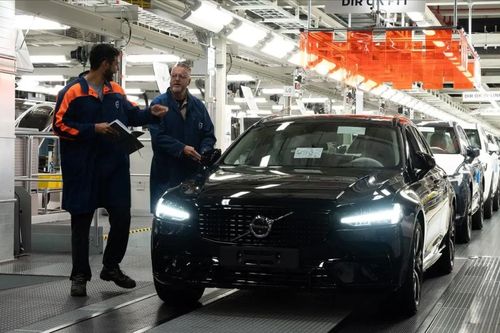 Volvo ngừng sản xuất V90 và V90 Cross Country