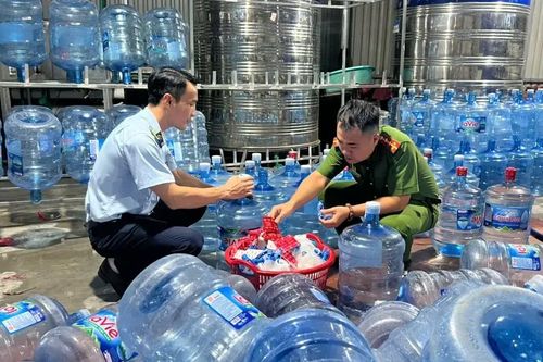 'Phù phép' nước máy thành nước Lavie giả