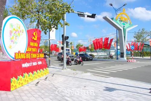 Rực rỡ sắc đỏ niềm tin hướng về Đại hội