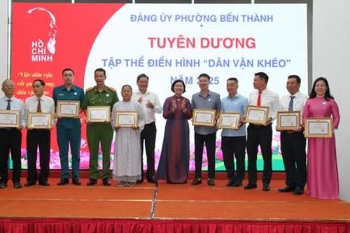 Phường Bến Thành khen thưởng các tập thể và cá nhân xuất sắc trong phong trào 'Dân vận khéo'