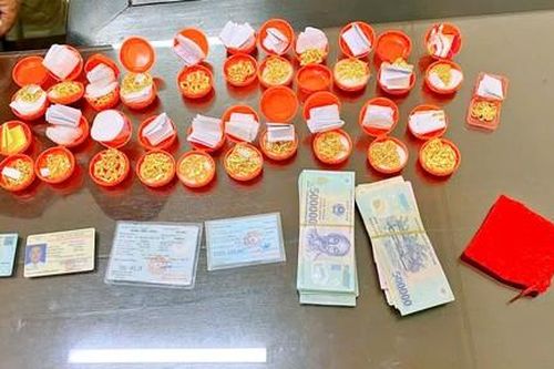 Bắt nhóm đối tượng chuyên bán vàng giả cho các tiệm vàng trên cả nước