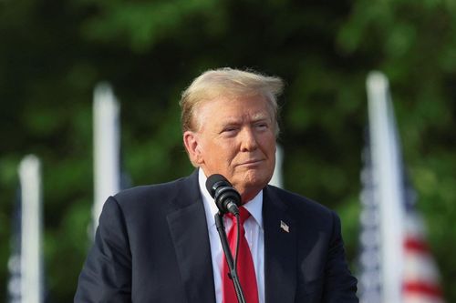 Ông Trump tuyên bố 'chiến tranh thương mại' với Trung Quốc