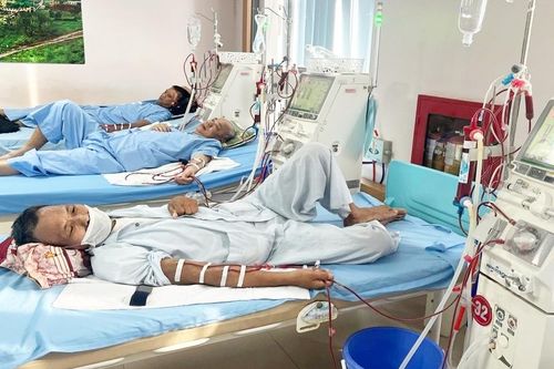 Vượt lũ dữ đi chữa bệnh ở Thái Nguyên