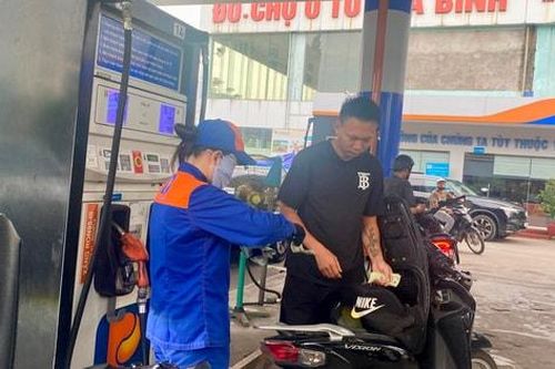 Giá xăng tăng nhẹ, giá dầu giảm từ chiều nay