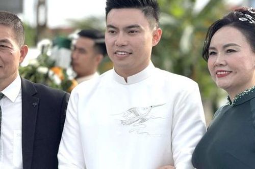 Bố chồng Hoa hậu Đỗ Thị Hà khen con trai - con dâu có tình yêu đẹp