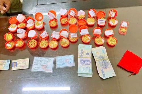 Bắt ổ nhóm lừa đảo 'mua vàng thật, bán vàng giả'