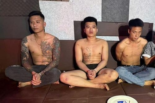 Lật tẩy quán 'karaoke gia đình' ở Hà Nội, phát hiện 9 người dương tính ma túy