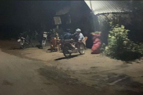 Đi chợ hàng lậu ở bên kia biên giới