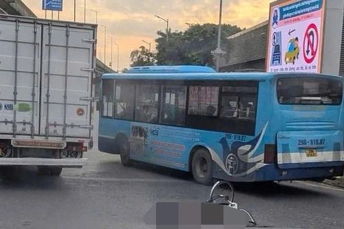 Nữ sinh lớp 9 ở Hà Nội va chạm với xe tải trên đường Ngọc Hồi dẫn đến cái kết thương tâm