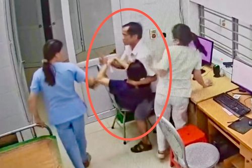 Đưa em trai vào viện, người đàn ông cầm bút dọa 'chọc vào mặt' nữ bác sĩ