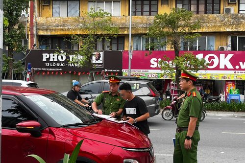 Quyết liệt xử lý các vi phạm về trật tự giao thông, đô thị tại phố Huỳnh Thúc Kháng