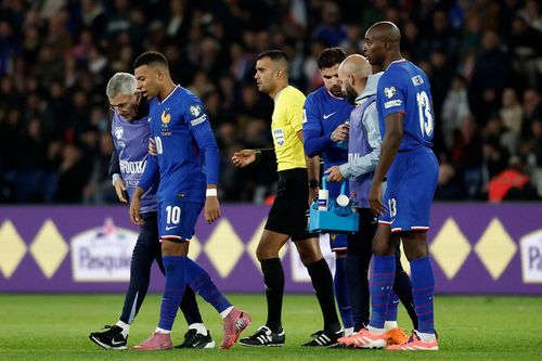 Mbappe tái phát chấn thương
