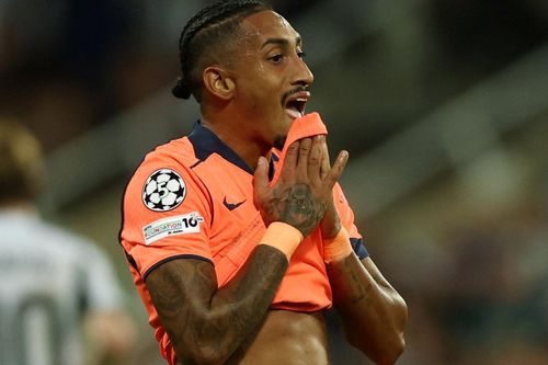 Barcelona bán Raphinha, tậu sao 90 triệu euro?