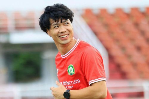 Công Phượng đang chiến đấu với đối thủ lớn nhất