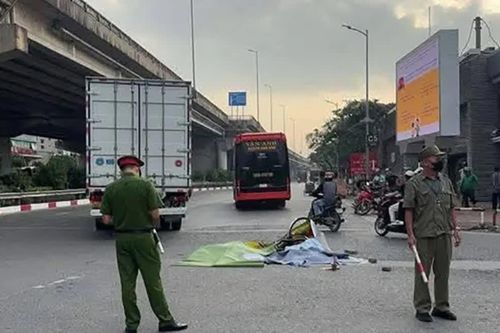 Tai nạn giao thông mới nhất 17/10/2025: bé gái lớp 9 bị xe tải cán tử vong trên đường đến trường