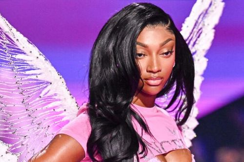 Vận động viên chuyên nghiệp đầu tiên sải bước trên sàn diễn Victoria's Secret Fashion Show