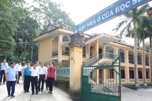 Ngành giáo dục tiếp tục khắc phục hậu quả bão lũ, có phương án bảo đảm an toàn cho giáo viên, học sinh