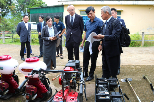 JICA trao trang thiết bị trồng tỏi tặng người Mông ở Na Ngoi (Nghệ An)