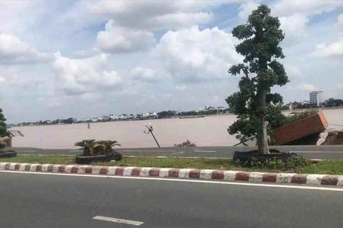 Sụp mái taluy tại kè Thường Thới Tiền, Đồng Tháp