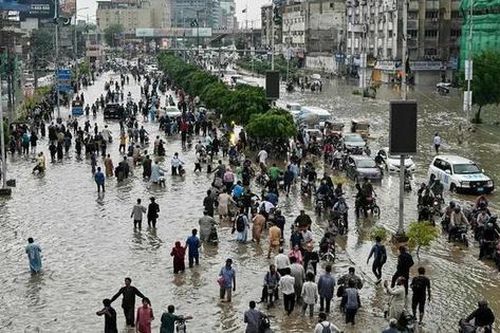 Cảnh báo gần 900 triệu người nghèo phải đối mặt với 'cú sốc'