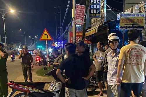 Vợ bị trêu ghẹo, chồng vác dao đi 'nói chuyện'