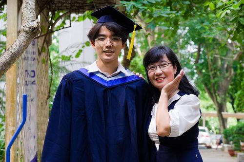 Mẹ đơn thân đặt tên con là Happy và hành trình 22 năm gieo hạt yêu thương