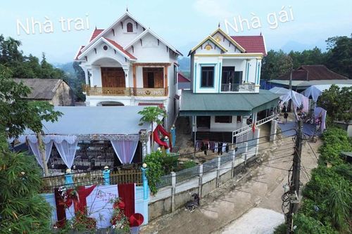 Cặp đôi nhà sát vách ở Phú Thọ cưới nhau, tài xế 'đau đầu' chuyện lái xe hoa