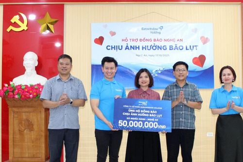 Eurowindow Holding hỗ trợ 200 triệu đồng giúp người dân Nghệ An khắc phục hậu quả mưa lũ