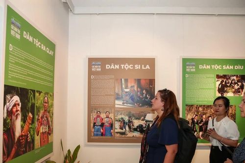 Tổ chức Triển lãm ảnh 'Sắc màu các dân tộc Việt Nam' năm 2025